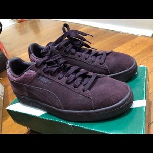 Suede Burgundy Pumas